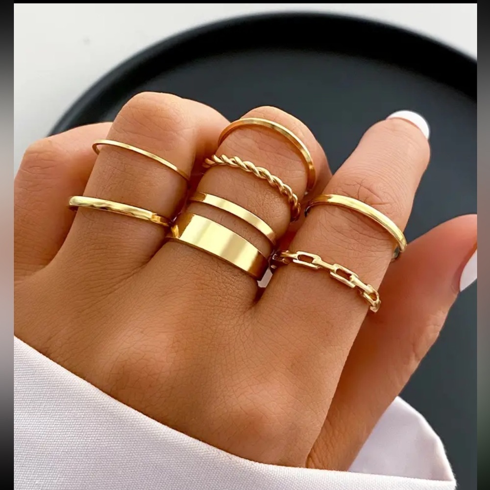 New, 7 piece ring set. Stackable.